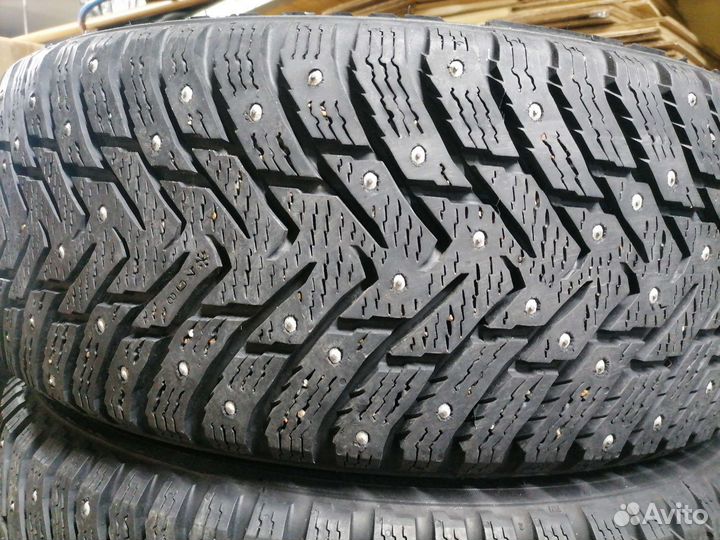 Nokian Tyres Hakkapeliitta 8 215/60 R16 99T