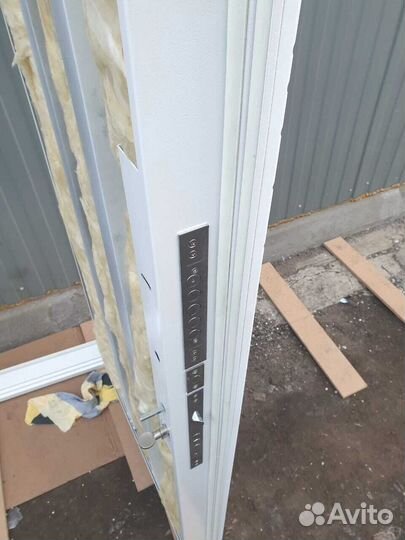 Дверь входная металлическая