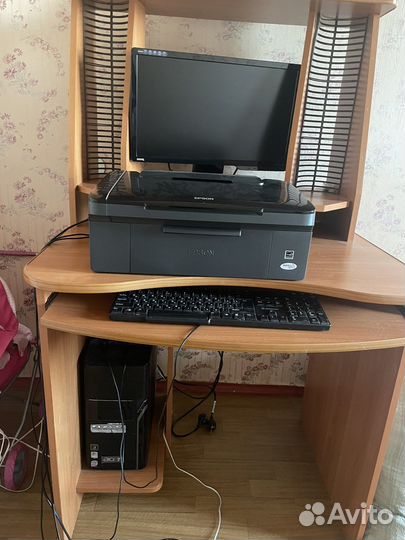 Компьютерный стол