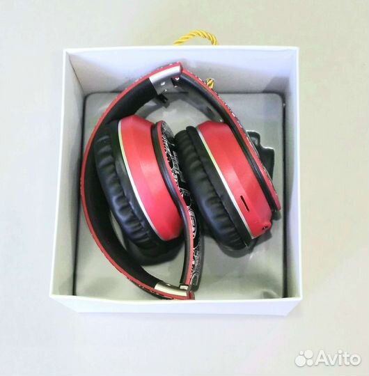 Беспроводные накладные наушники