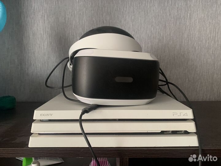 Ps4 pro 1tb + vr + 2 джостика и стики