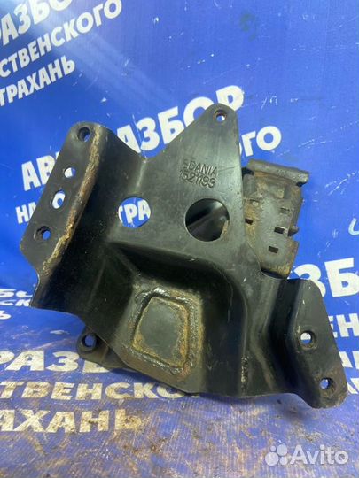 Кронштейн бачка гура. Scania P094Cb6X4Hz260