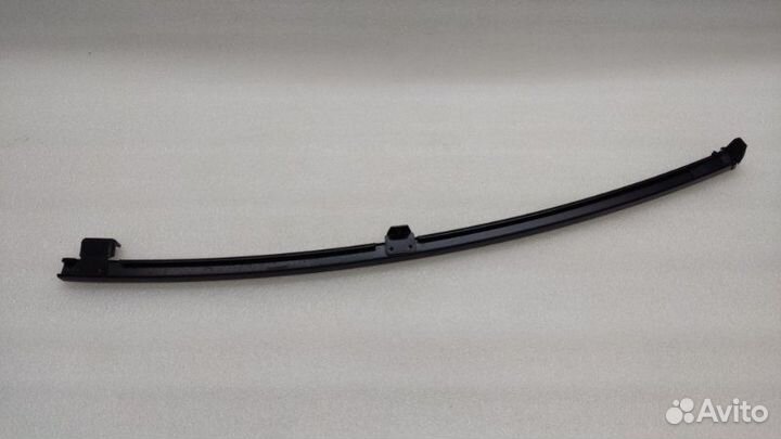 Направляющая стекла двери задняя правая Toyota