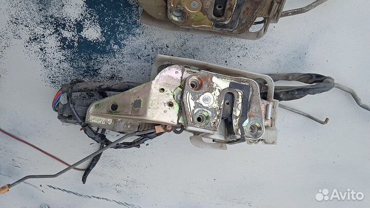 Замок двери mazda 323 f ba