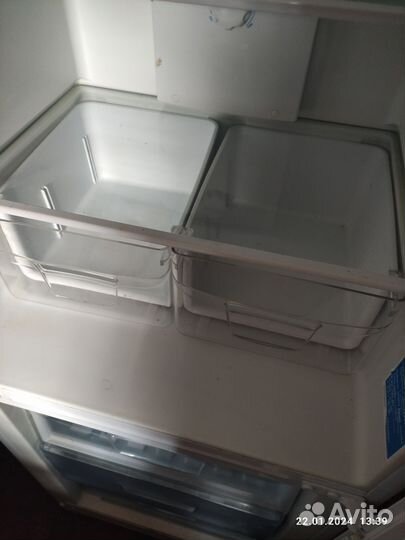 Полки,ящики,для холодильника indesit