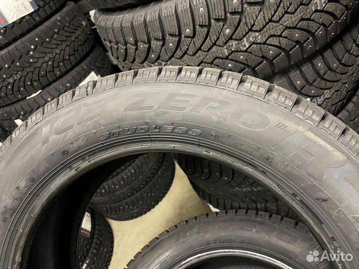 Pirelli Ice Zero FR 215/55 R16 97