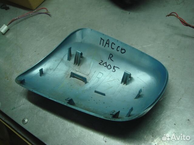 Тойота Пассо накладка зеркала правая 2004-10