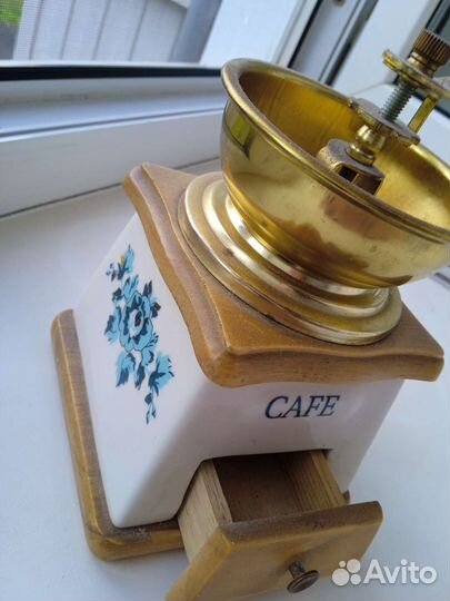 Кофемолка ручная жерновая