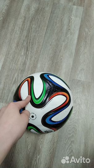 Футбольный мяч adidas brazuca