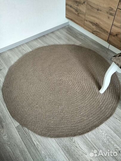 Ковер круглый вязанный крючком
