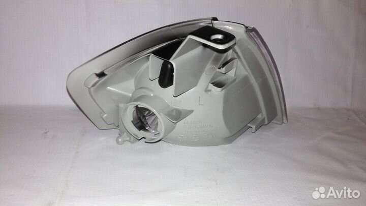 Поворотник левый mazda familia/323