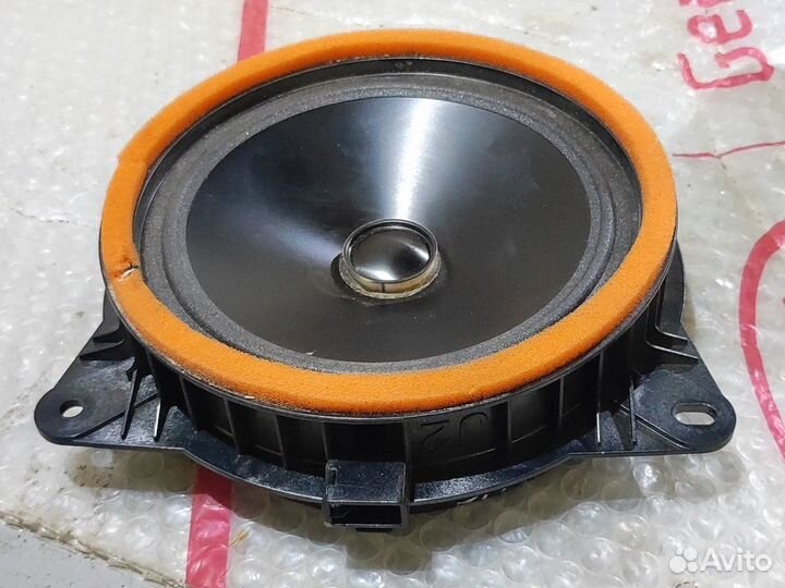 Динамик в дверь задний правый Toyota Camry V70