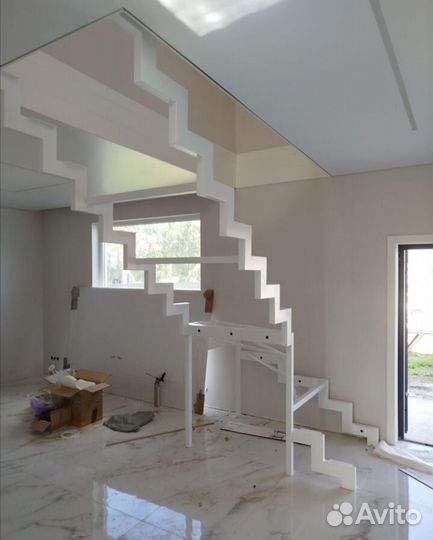 Лестница на металлокаркасе / изготовление лестниц