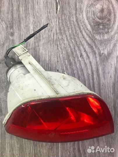 Фонарь противотуманный задний правый Ford Focus 1