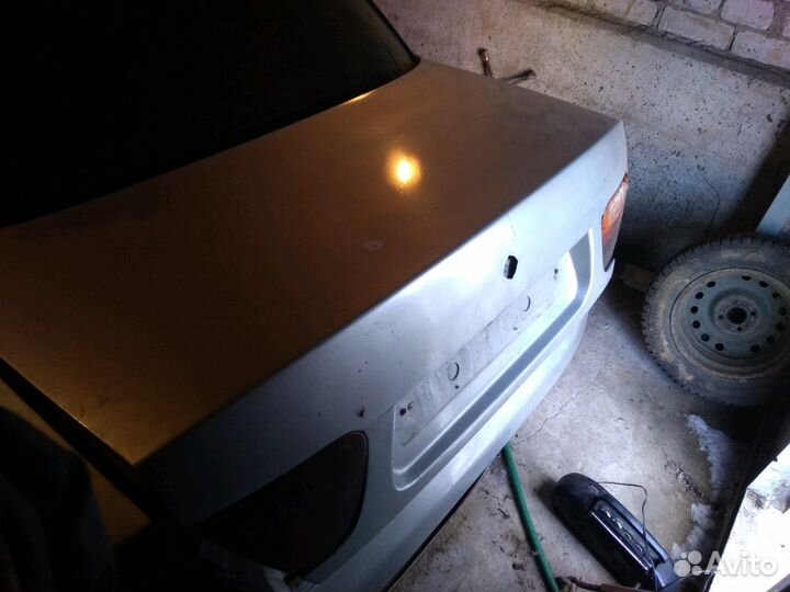 Крышка багажника Mitsubishi carisma каризма