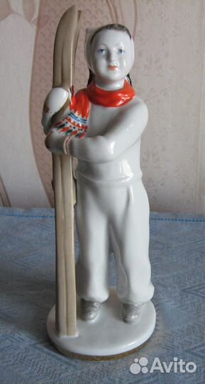 Статуэтка. Фарфор. Лыжница. лфз, высший сорт, Высо