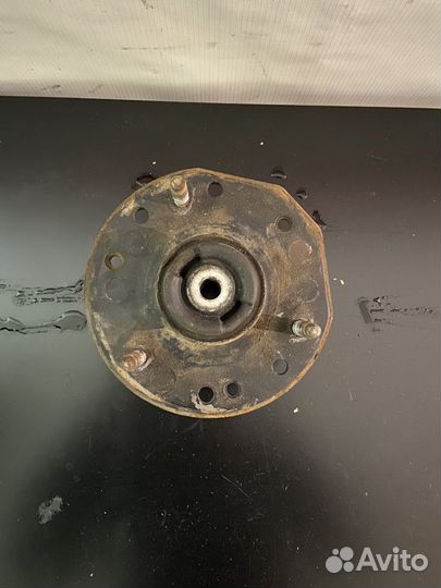 Cadillac Escalade 4 2017г опора амортизатора