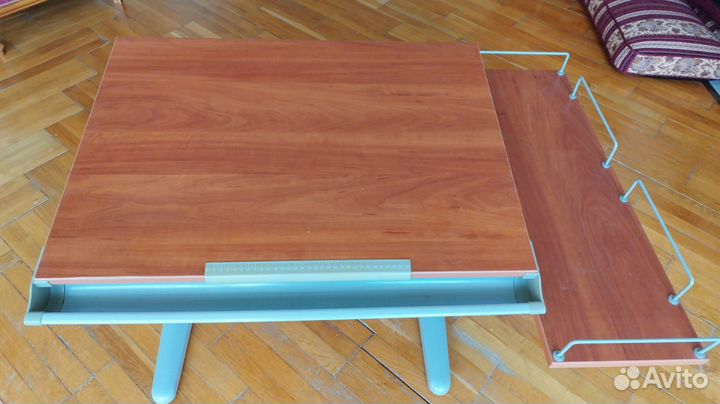 Школьная парта