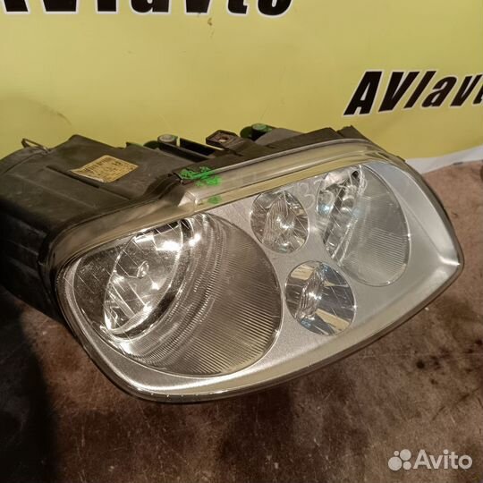 Фара правая Volkswagen Touran 1