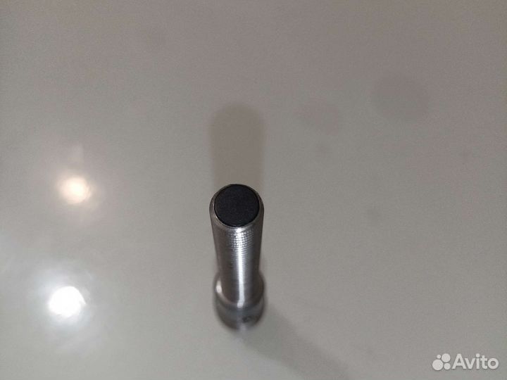 Индуктивный датчик XS608B1PAM12