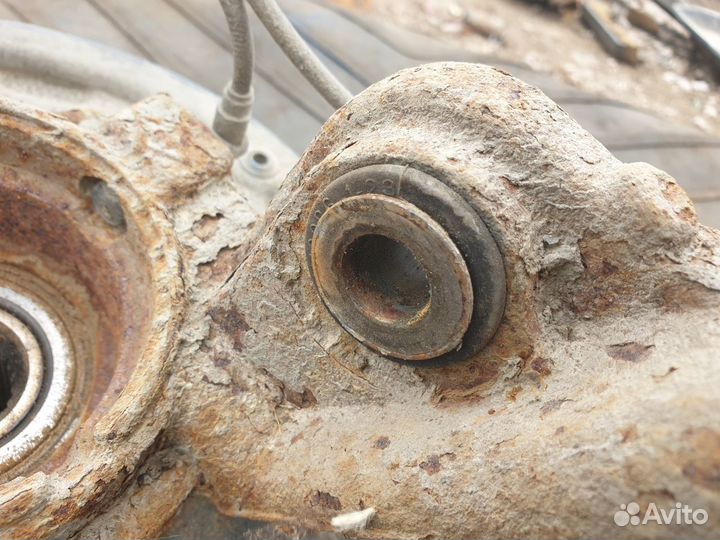 Кулак задний левый Renault Duster Дастер 4WD сборе