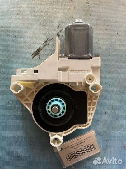 Моторчик стеклоподъемника задний правый 8K095981
