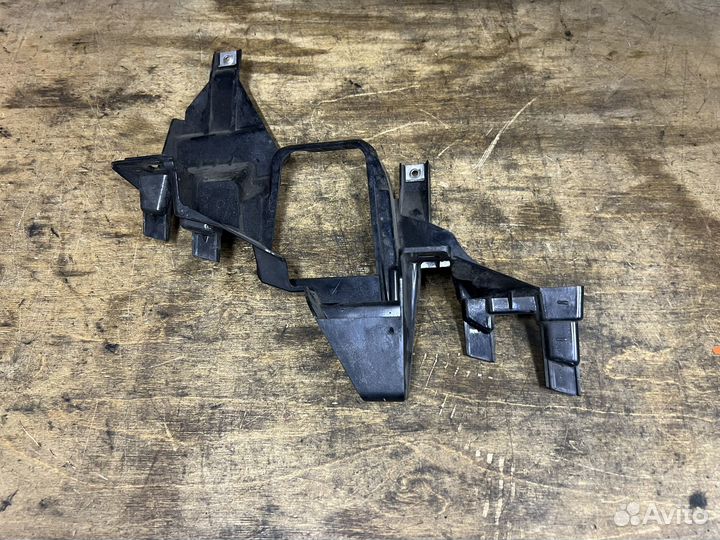 Кронштейн левой фары BMW E65 E66