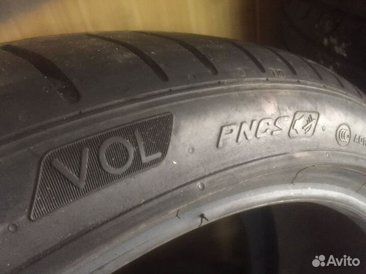 Pirelli P Zero 255/35 R20