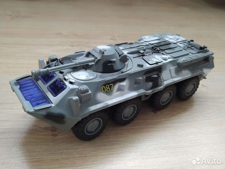 Танк игрушка