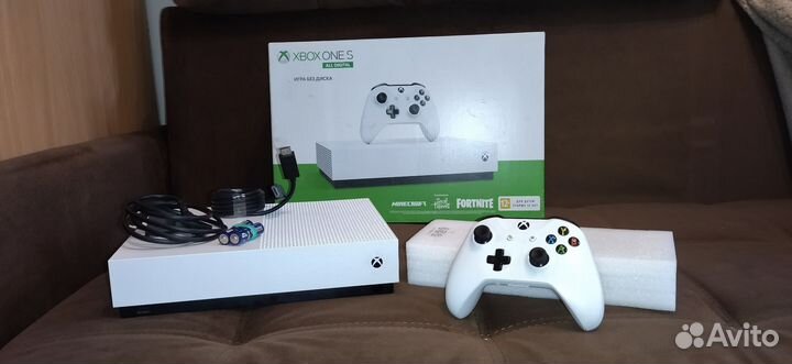 Xbox One s all digital 1 тб + ориг. контроллер