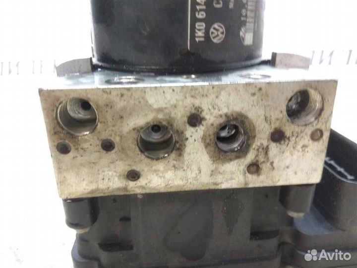 Блок ABS (насос) VW Touran 2010