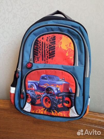 Школьный рюкзак для мальчика в хорошем состоянии