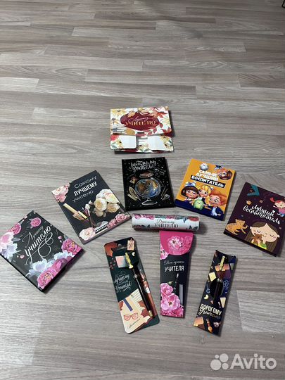 Блокноты и ручки новые на день учителя