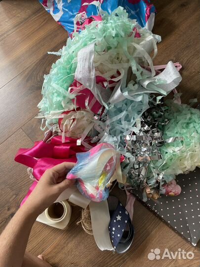 Коробка с летанми, мишурой