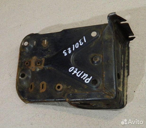 Площадка аккумулятора Fiat Punto 176
