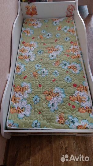 Детская кровать машина с матрасом