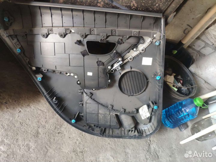 Обшивки задних дверей