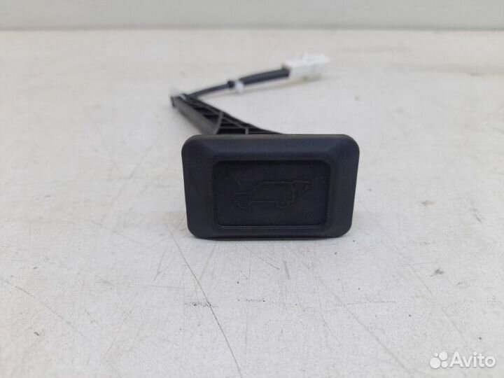Кнопка крышки багажника Toyota Rav4 XA50 2018-2023