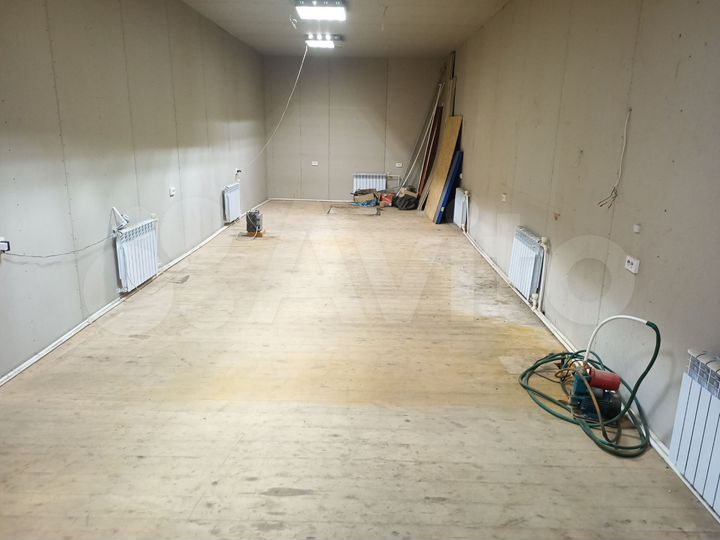 Гараж, > 30 м²