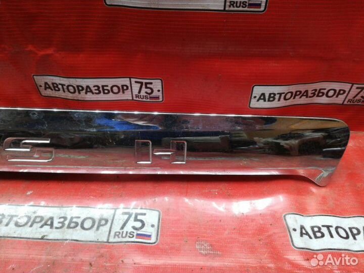 Накладка на дверь багажника Toyota Wish ZGE20G