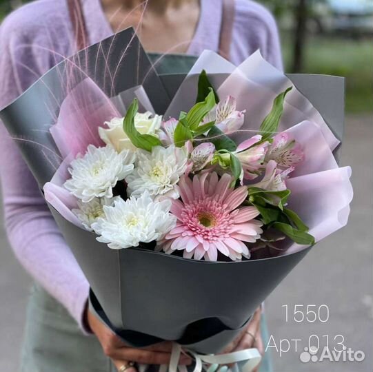 Букет цветов доставка по городу в подарок