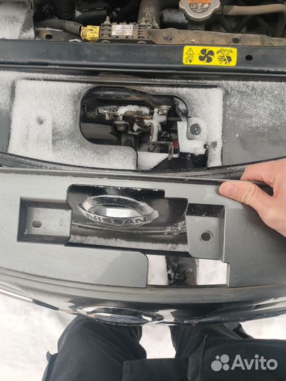 Решетка радиатора Nissan note