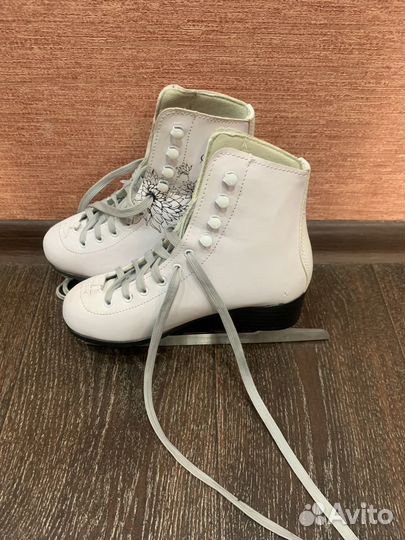 Коньки фигурные 36 размер Sofia