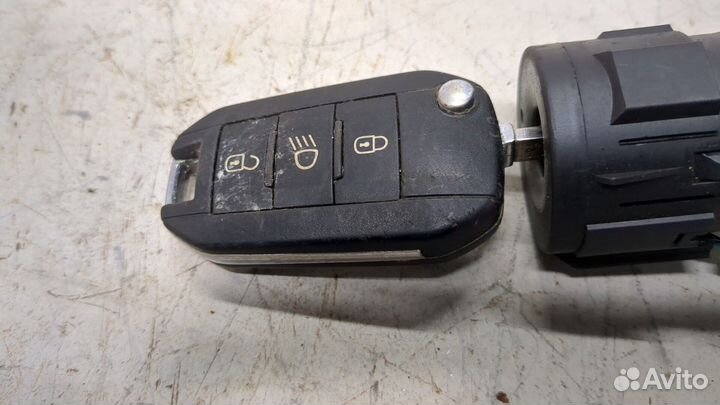 Замок зажигания Peugeot 2008