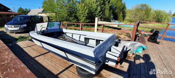 Продам моторную лодку