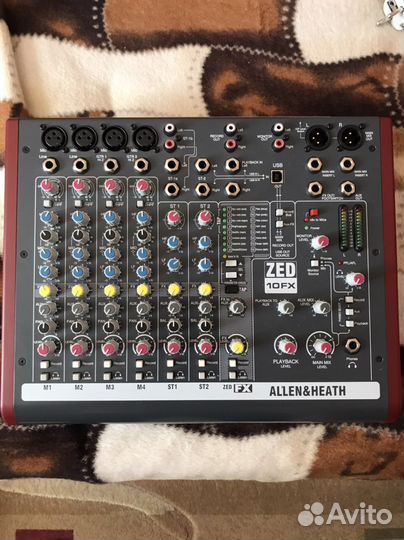 Комплек музыкальной аппаратуры