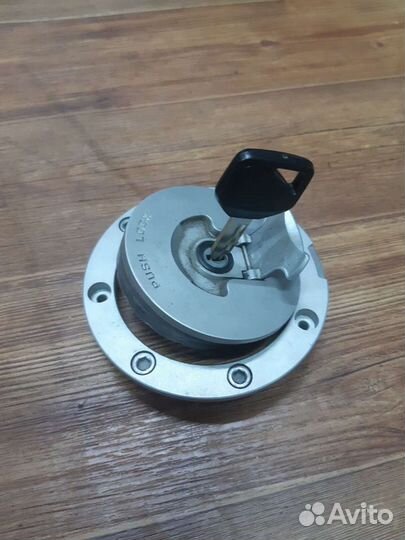 Крышка бака +1ключ Honda XL 700 transalp