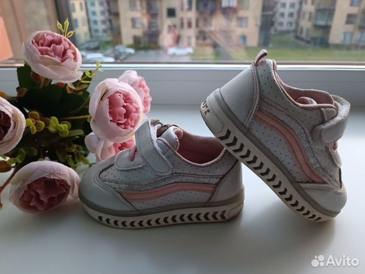 Кроссовки для девочки
