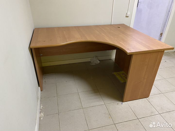 Офисный стол