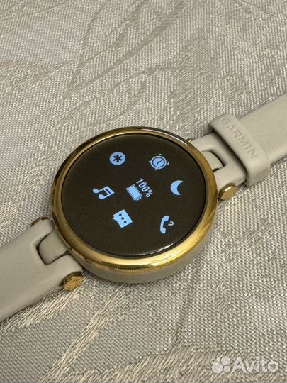 Часы Garmin Lily